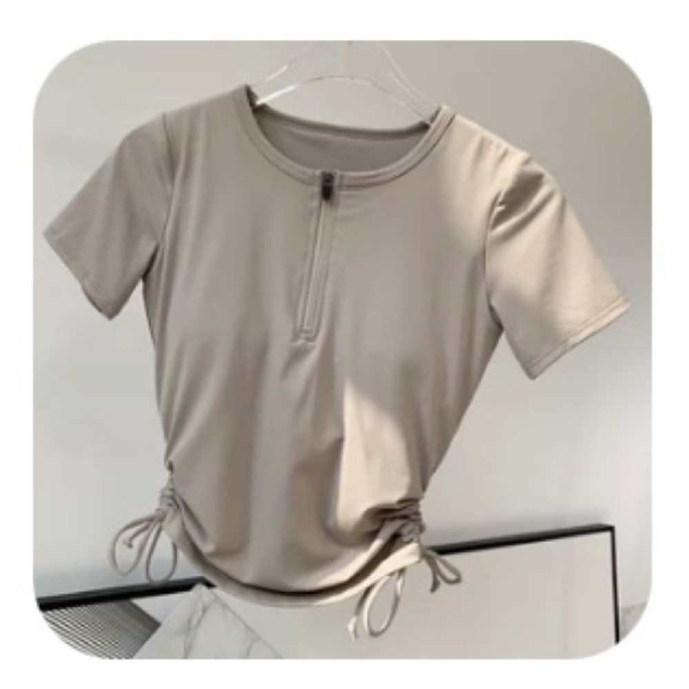 Short sleeve tee with front zip